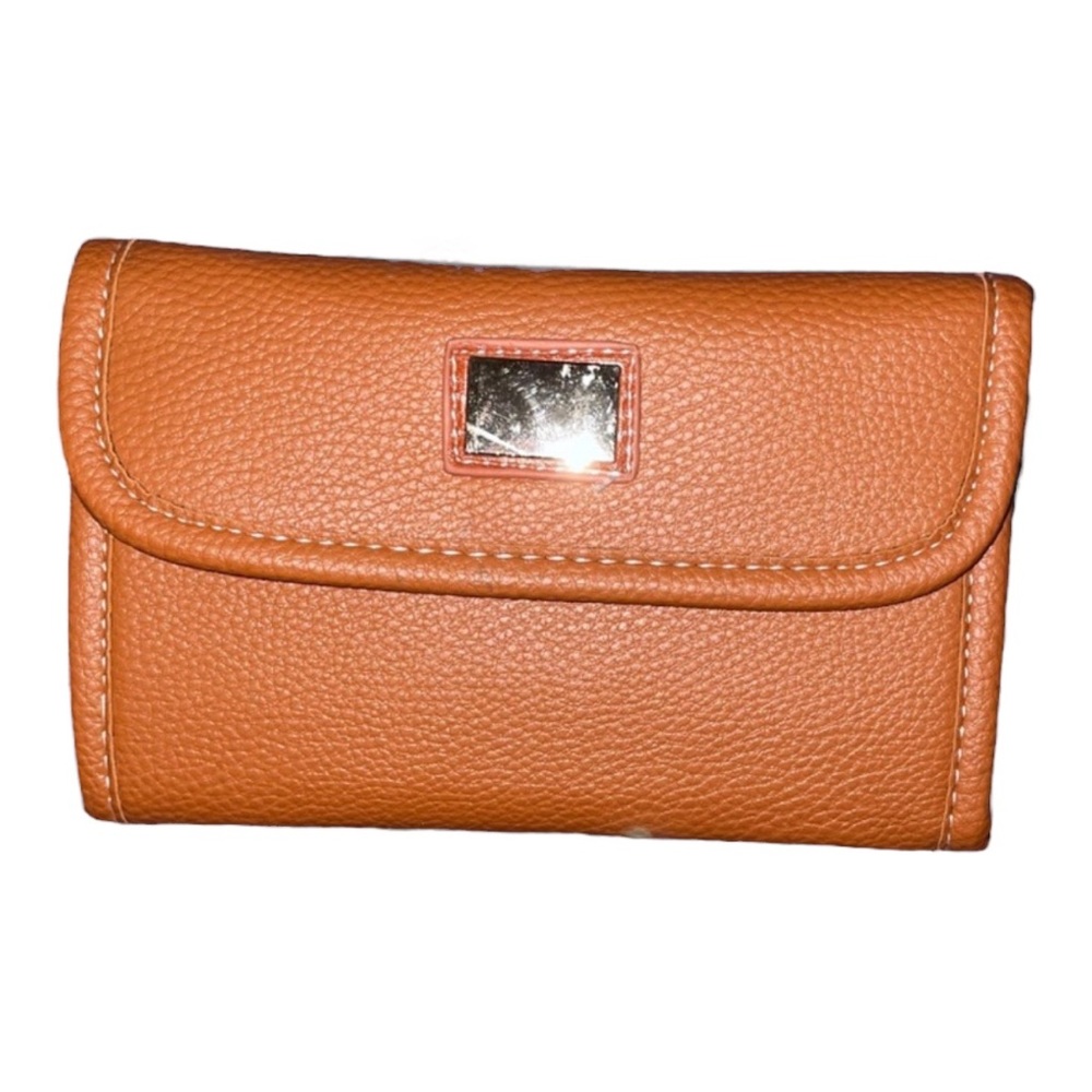 NWOT‎ Tan ‘Leather’ Wallet?
